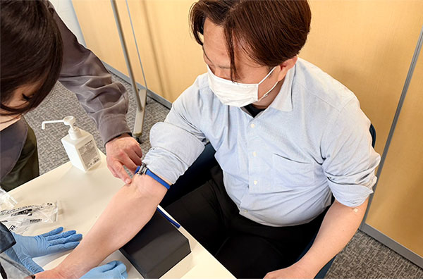 【2025年度 新入社員研修】臨床検査技師2名の採血研修を実施しています